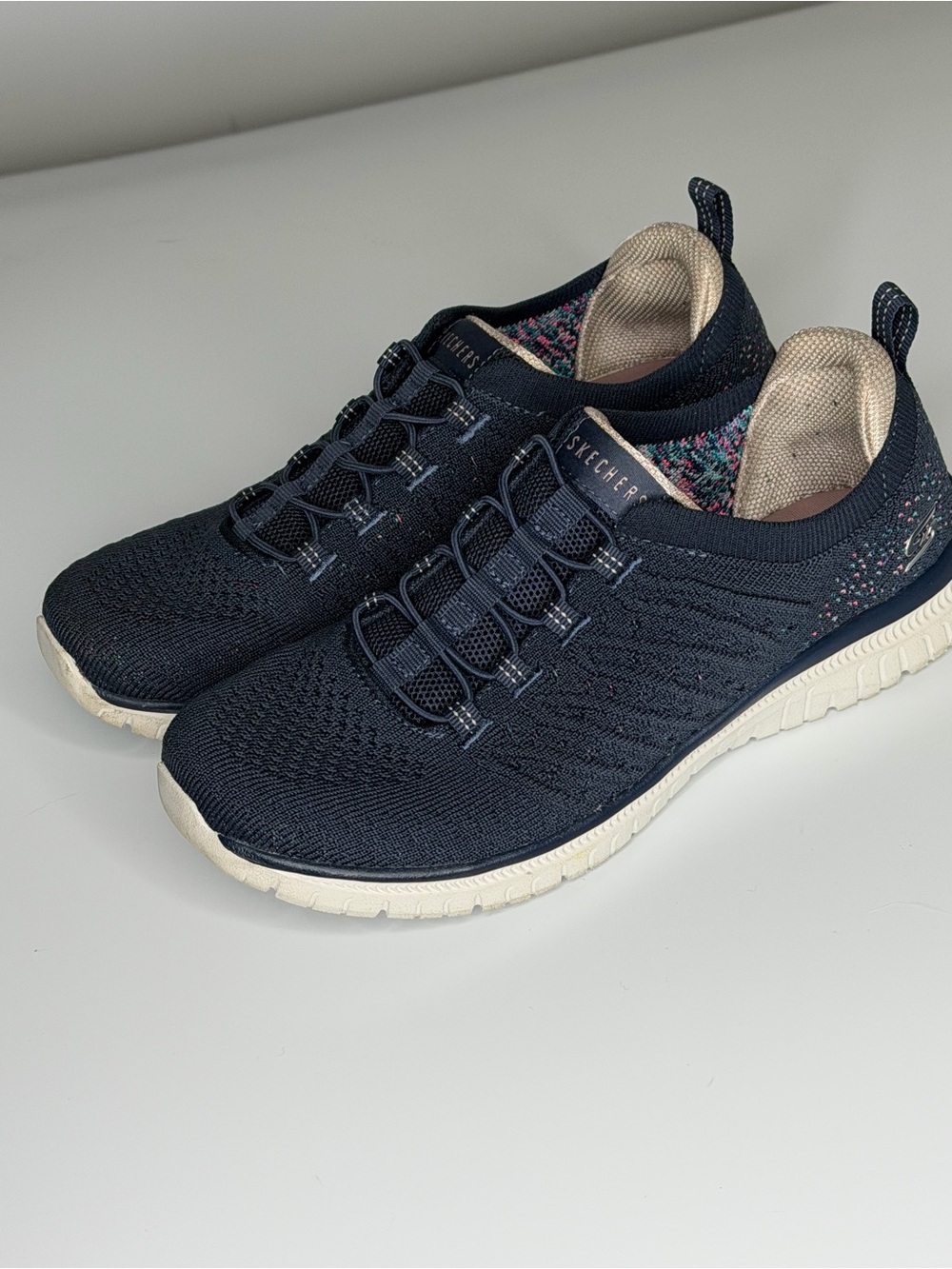 Womens Skechers Virtue - Show Runner Athletic Sneakers Sz 7